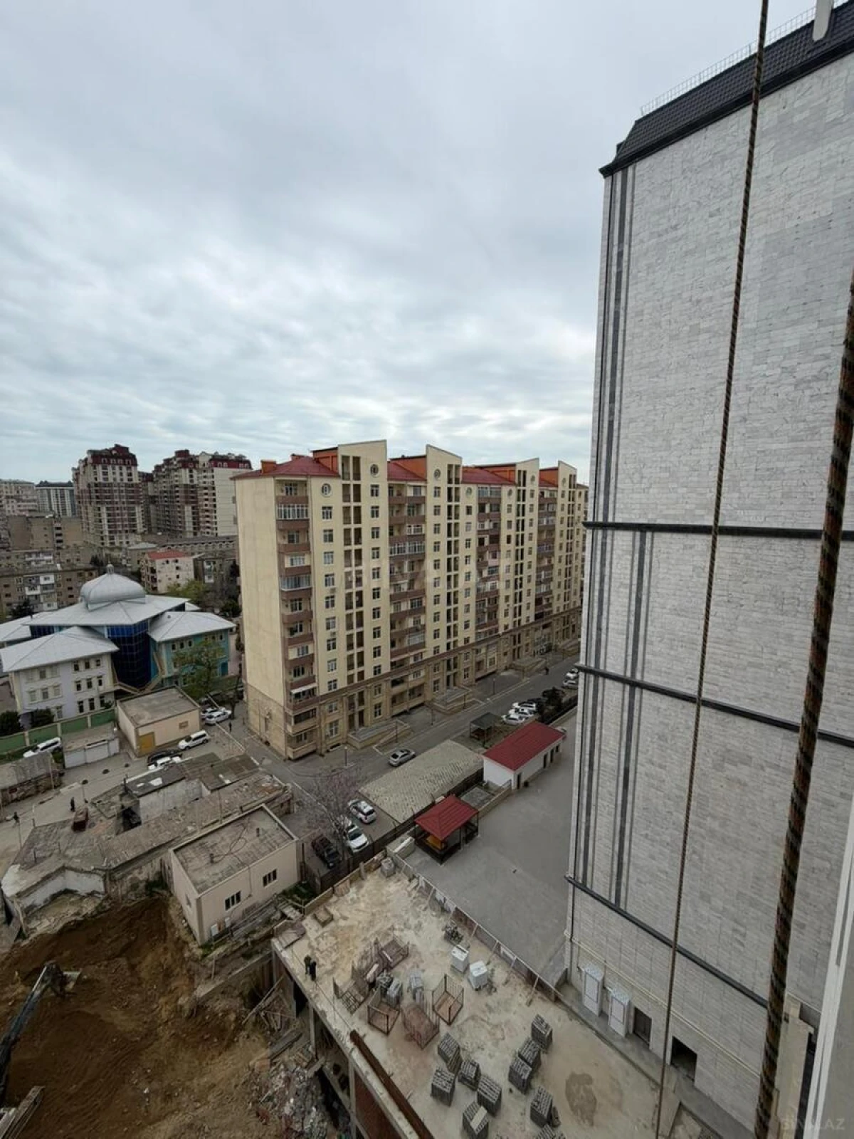 Satılır 1 otaqlı mənzil 84.6 m²
