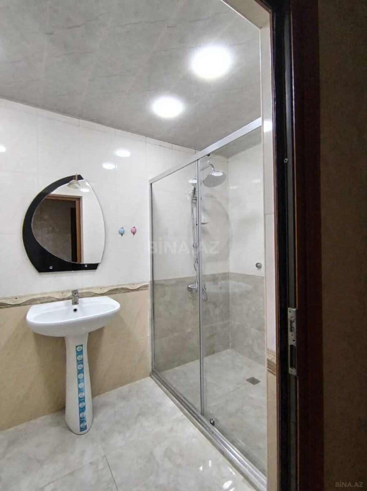 Kirayə verilir 3 otaqlı mənzil 128 m²