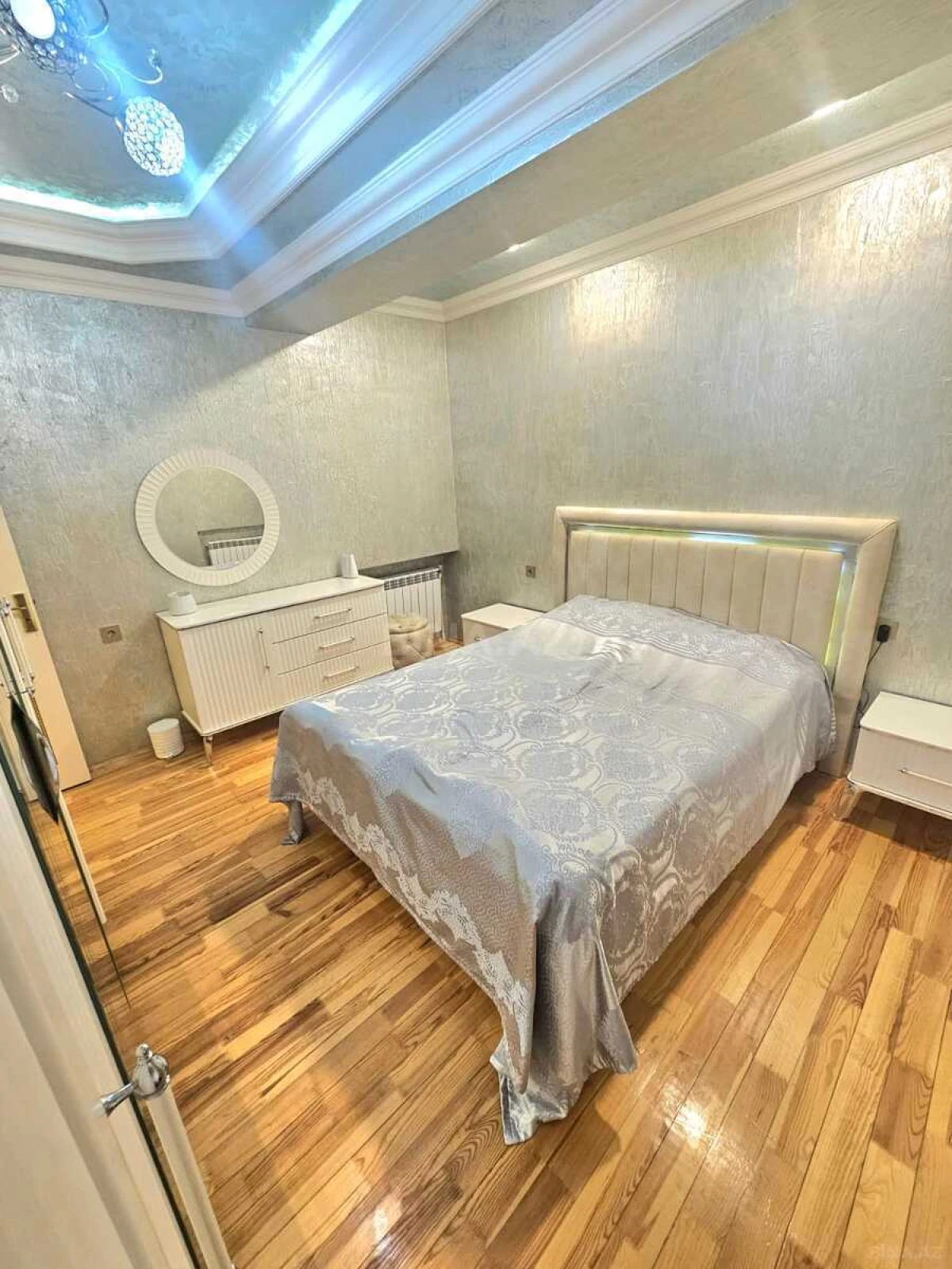 Satılır 3 otaqlı mənzil 120 m²
