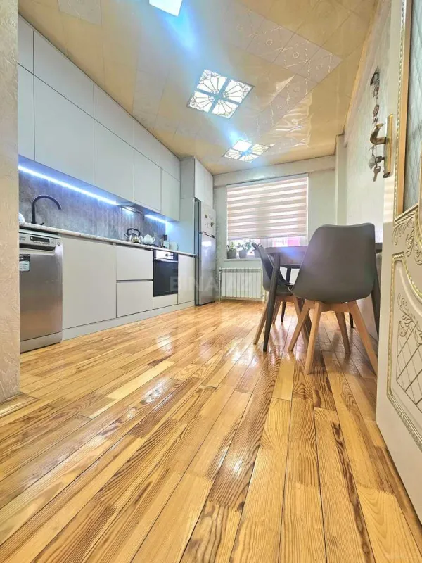 Satılır 3 otaqlı mənzil 120 m²