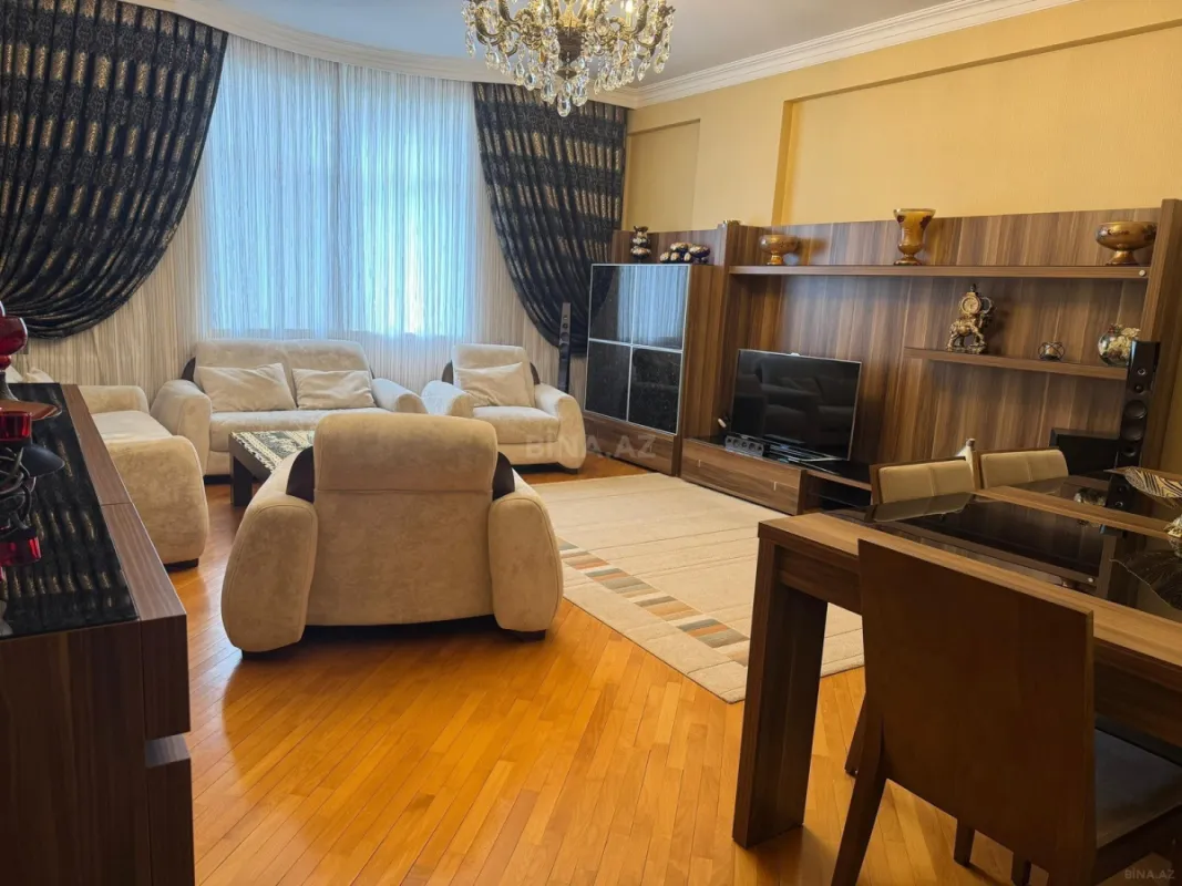 Satılır 3 otaqlı mənzil 123 m²