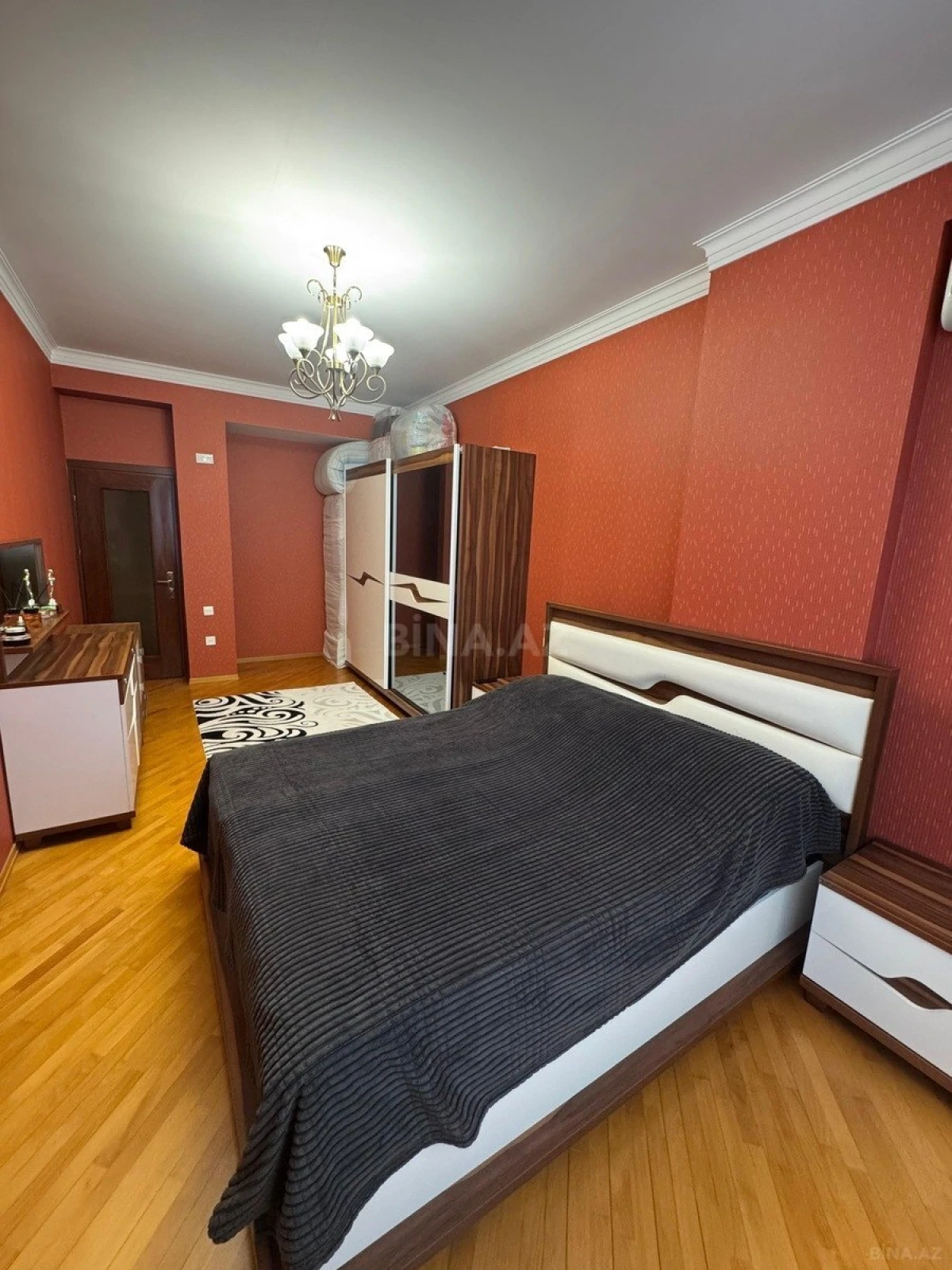 Satılır 3 otaqlı mənzil 123 m²