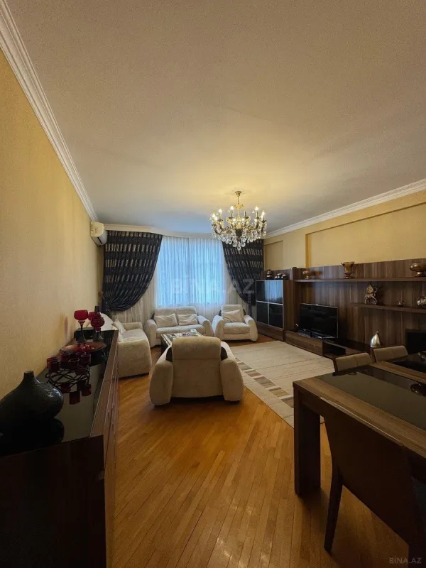 Satılır 3 otaqlı mənzil 123 m²
