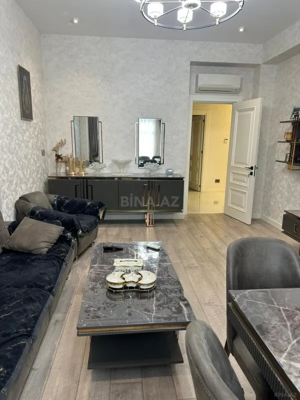 Kirayə verilir 4 otaqlı mənzil 135 m²