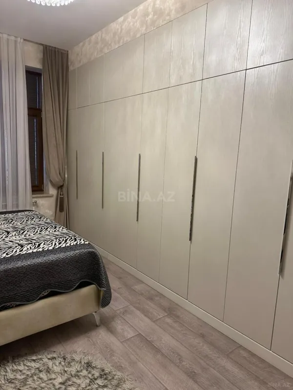 Kirayə verilir 4 otaqlı mənzil 135 m²