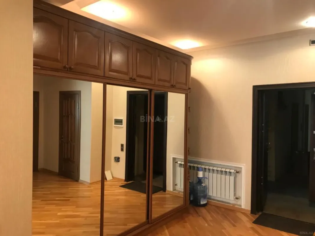 Kirayə verilir 3 otaqlı mənzil 130 m²