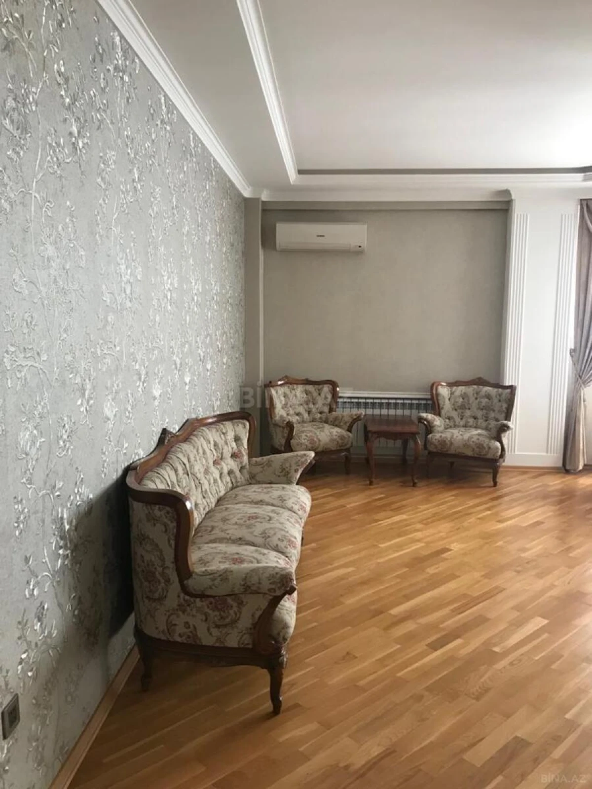 Kirayə verilir 3 otaqlı mənzil 130 m²