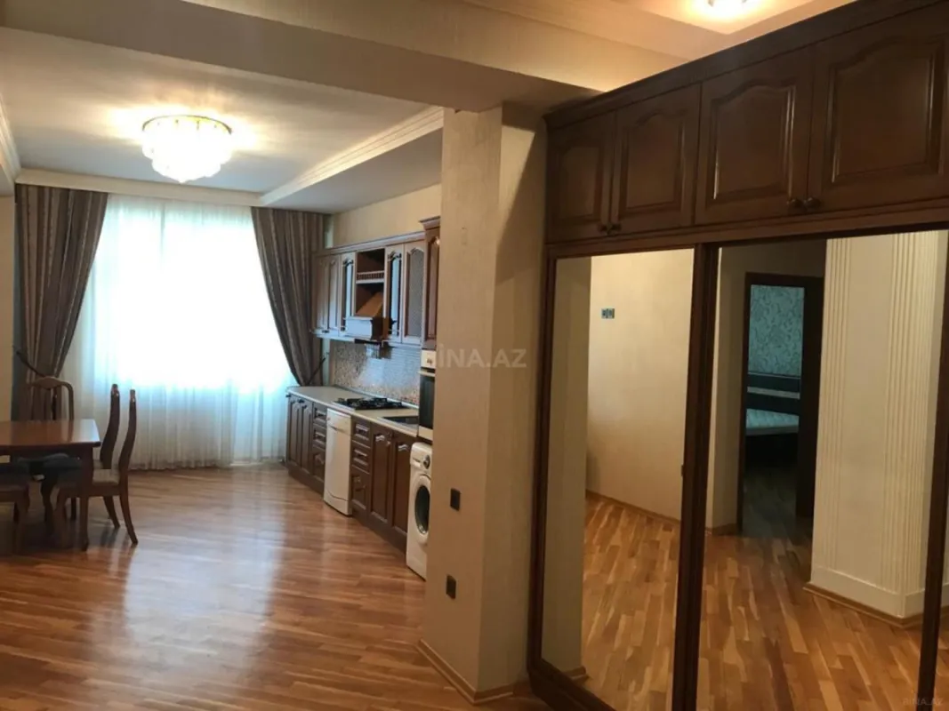 Kirayə verilir 3 otaqlı mənzil 130 m²