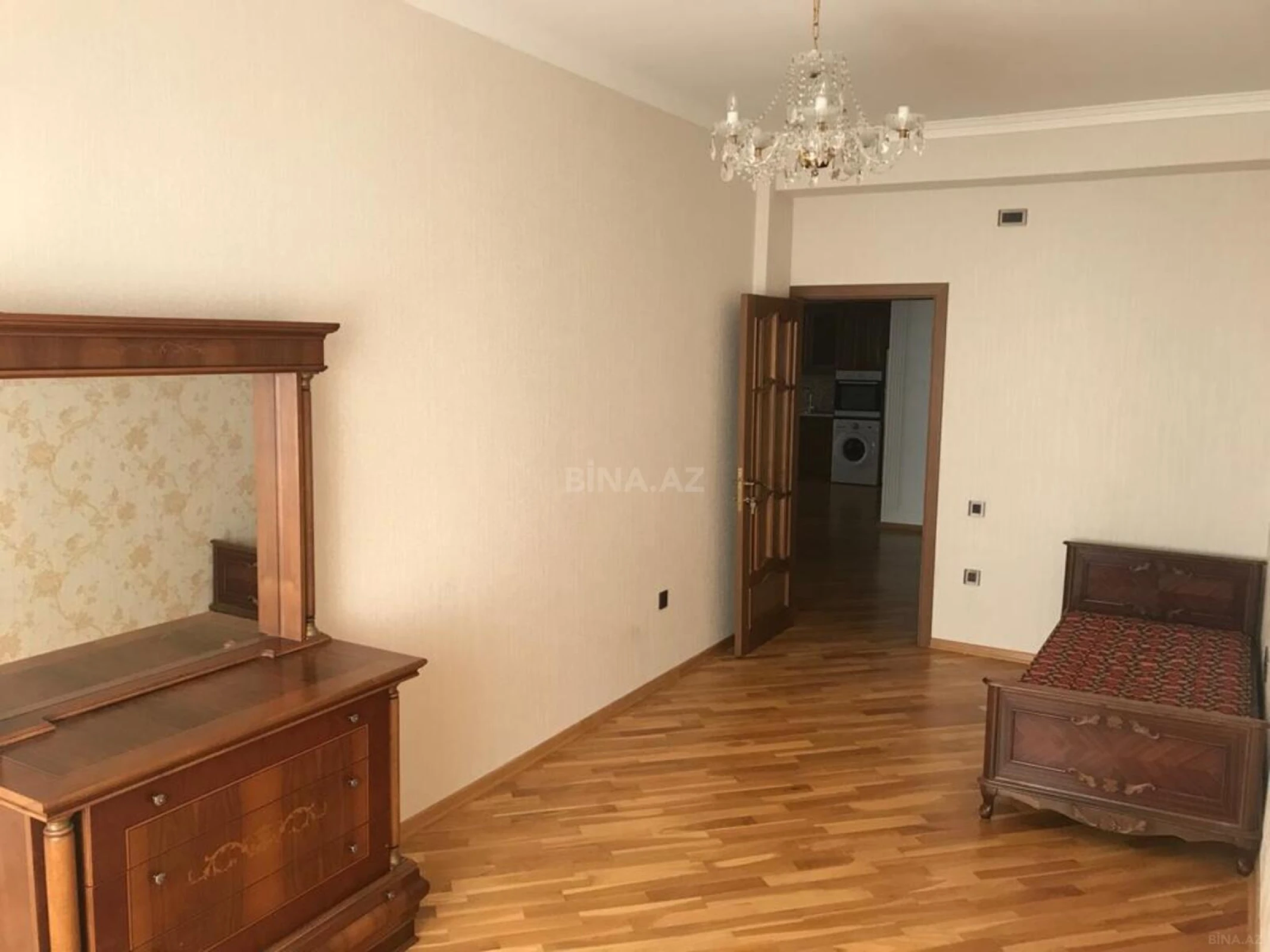 Kirayə verilir 3 otaqlı mənzil 130 m²