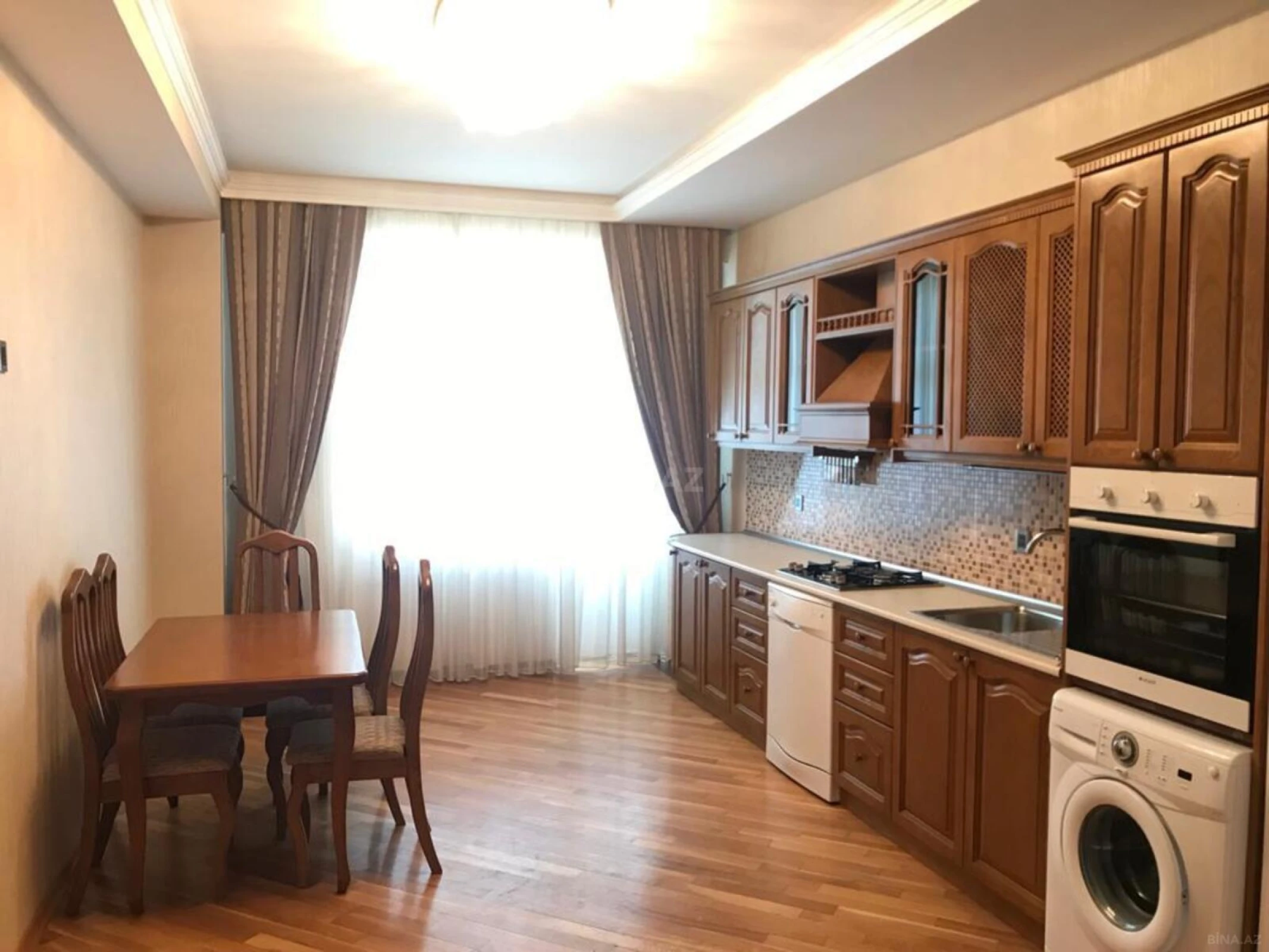 Kirayə verilir 3 otaqlı mənzil 130 m²
