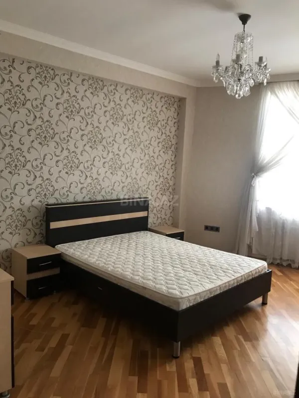 Kirayə verilir 3 otaqlı mənzil 130 m²