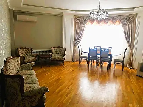 Kirayə verilir 3 otaqlı mənzil 130 m²