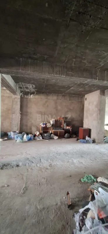 Satılır 4 otaqlı mənzil 196 m²