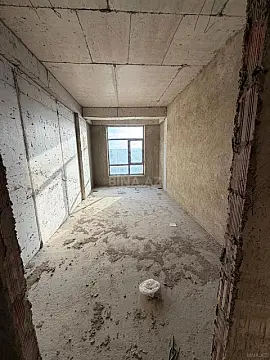 Satılır 4 otaqlı mənzil 196 m²