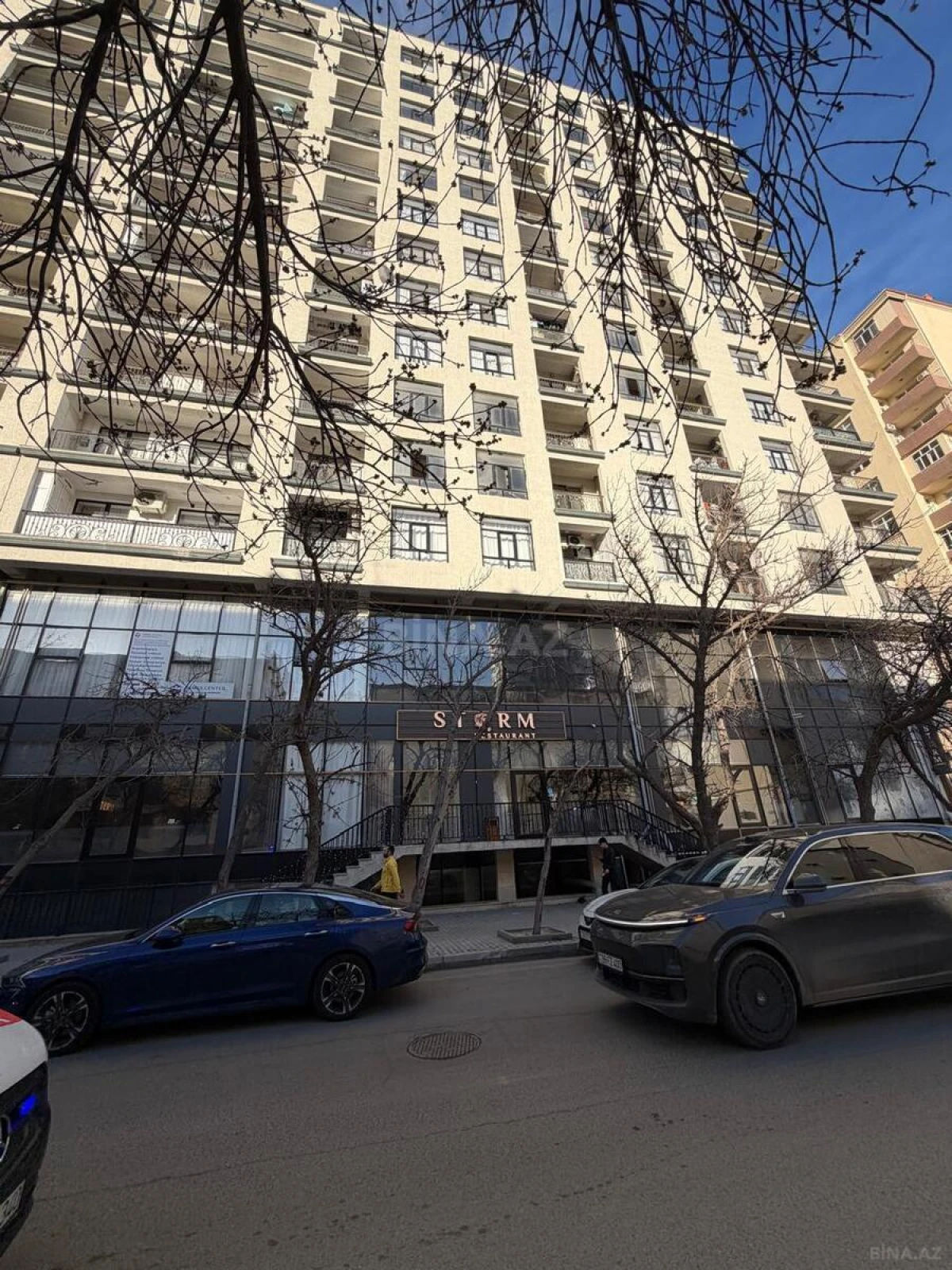 Satılır 4 otaqlı mənzil 196 m²