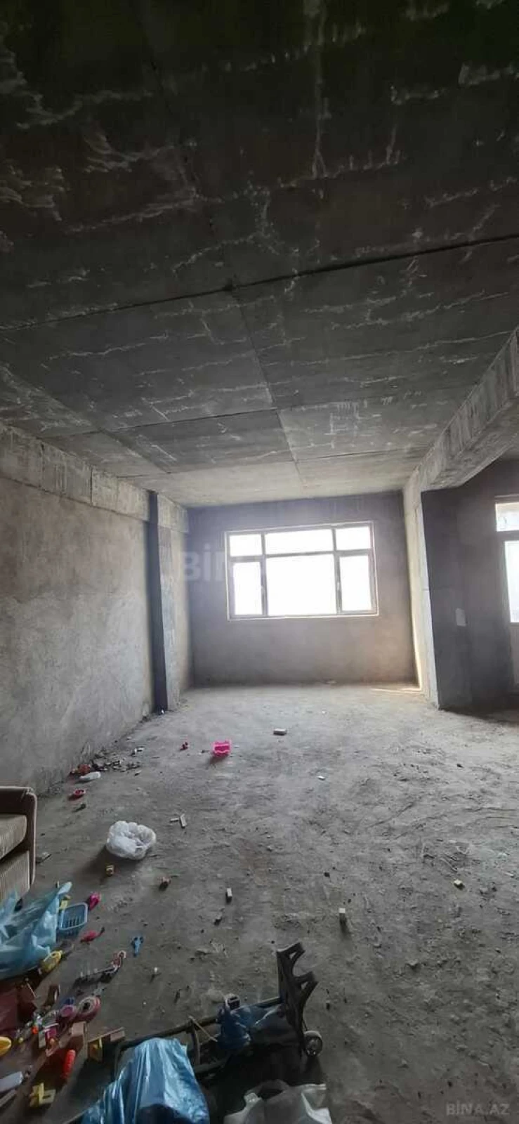 Satılır 4 otaqlı mənzil 196 m²