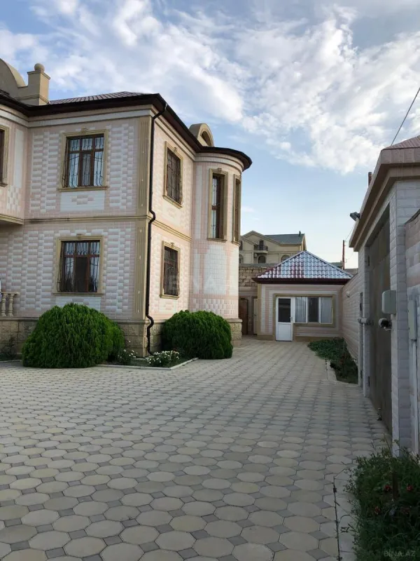 Satılır 7 otaqlı həyət evi 286 m²