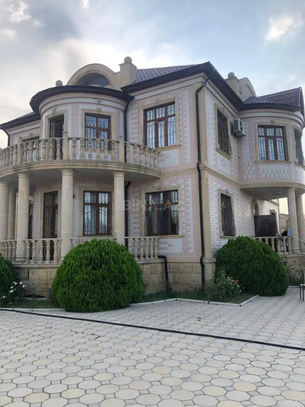 Satılır 7 otaqlı həyət evi 286 m²