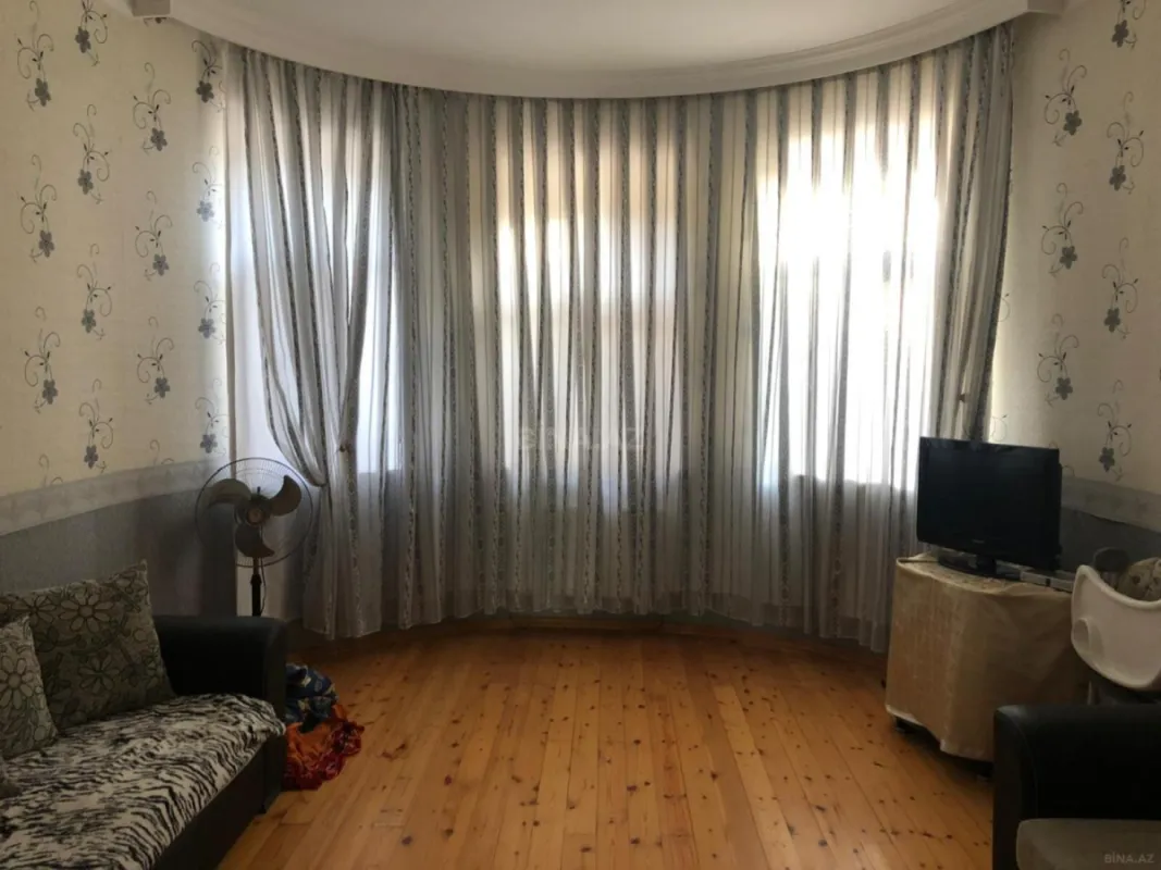 Satılır 7 otaqlı həyət evi 286 m²