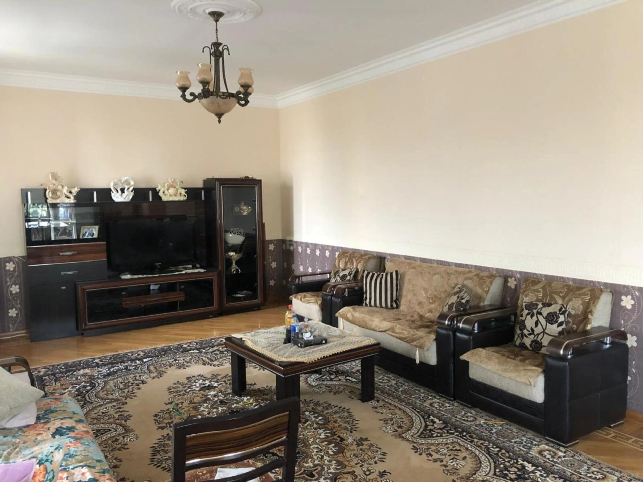Satılır 7 otaqlı həyət evi 286 m²