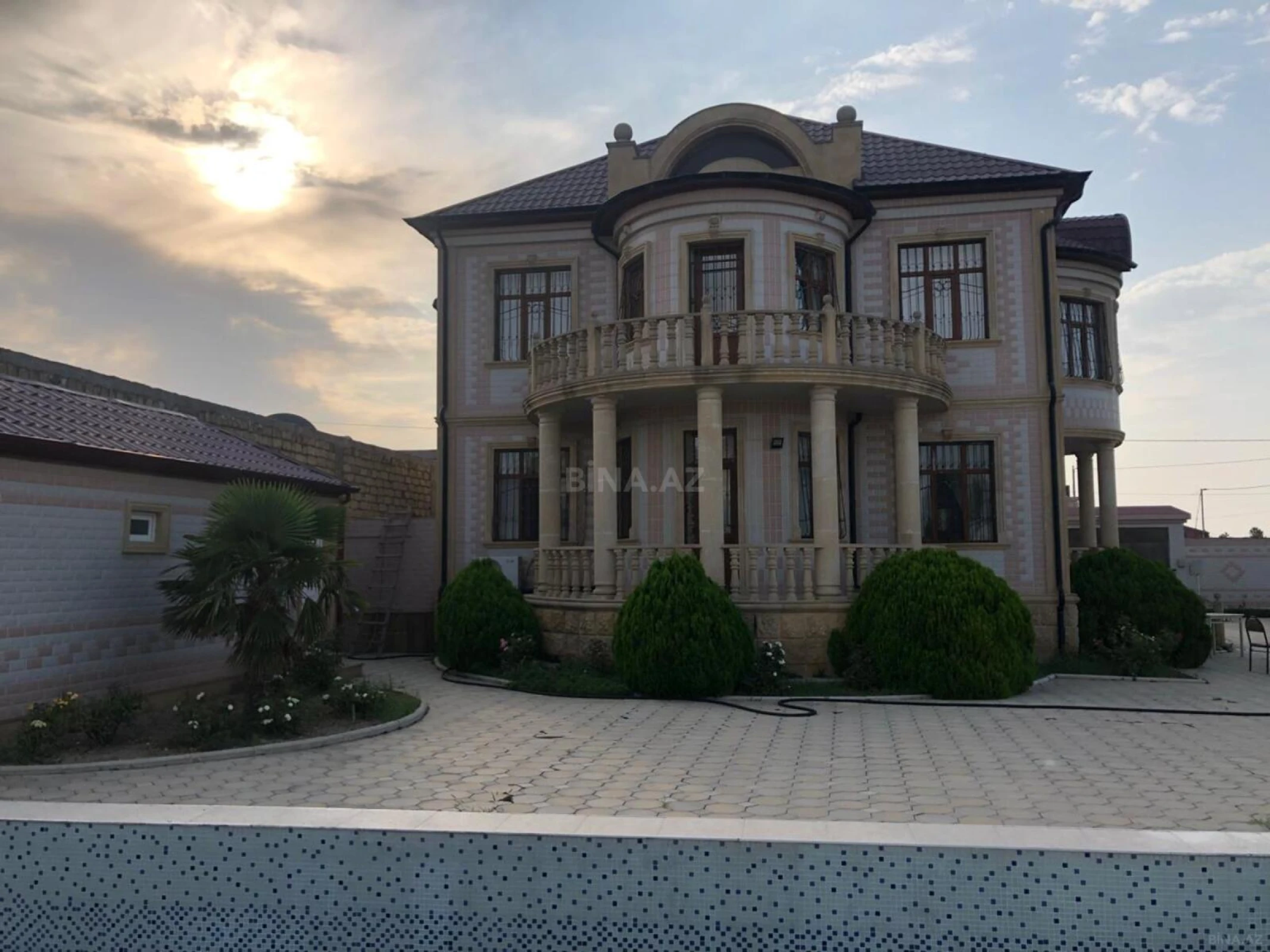 Satılır 7 otaqlı həyət evi 286 m²
