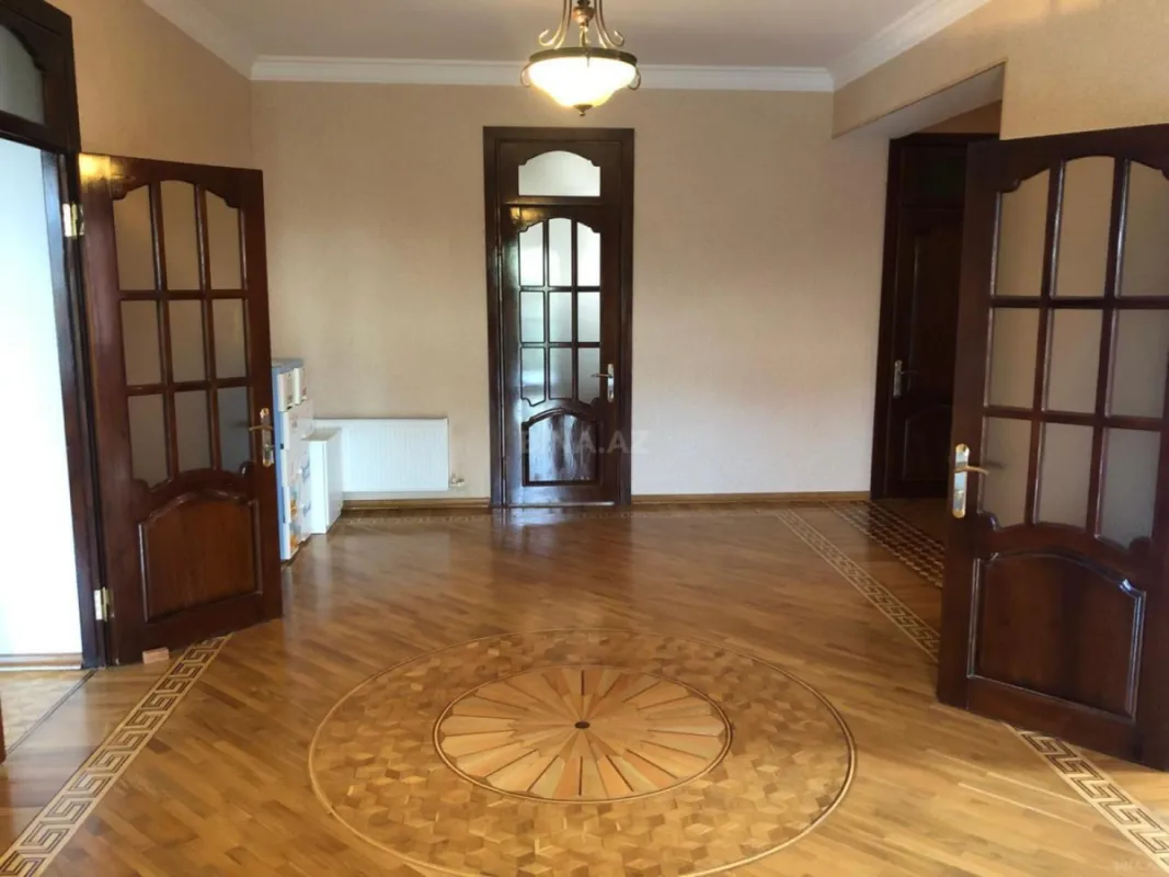 Satılır 7 otaqlı həyət evi 286 m²