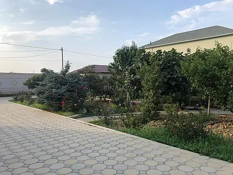 Satılır 7 otaqlı həyət evi 286 m²
