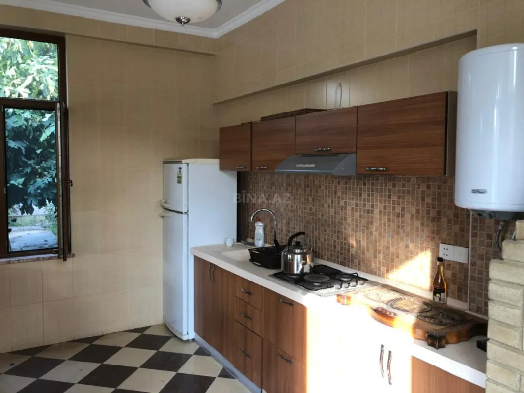 Satılır 7 otaqlı həyət evi 286 m²
