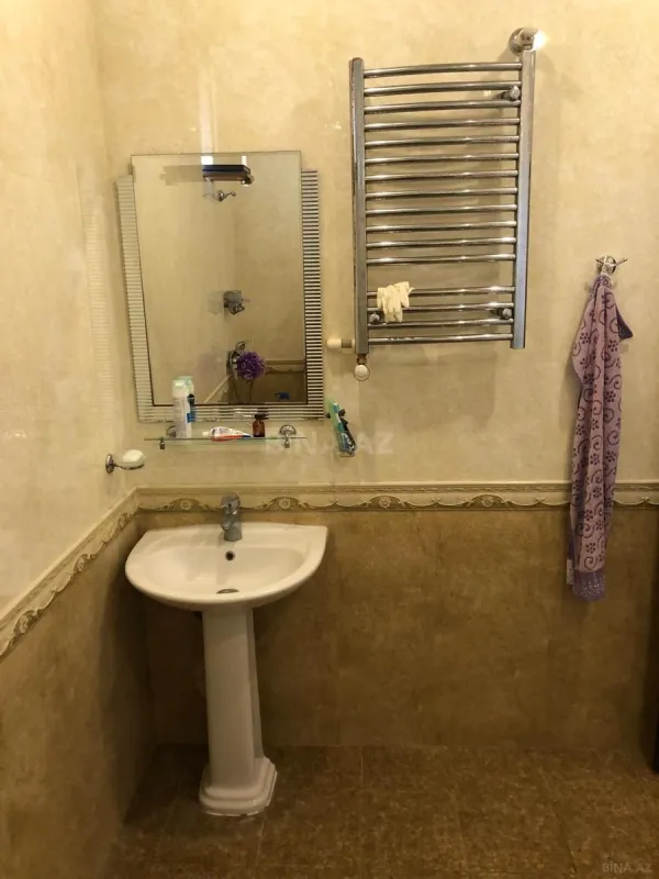 Satılır 7 otaqlı həyət evi 286 m²