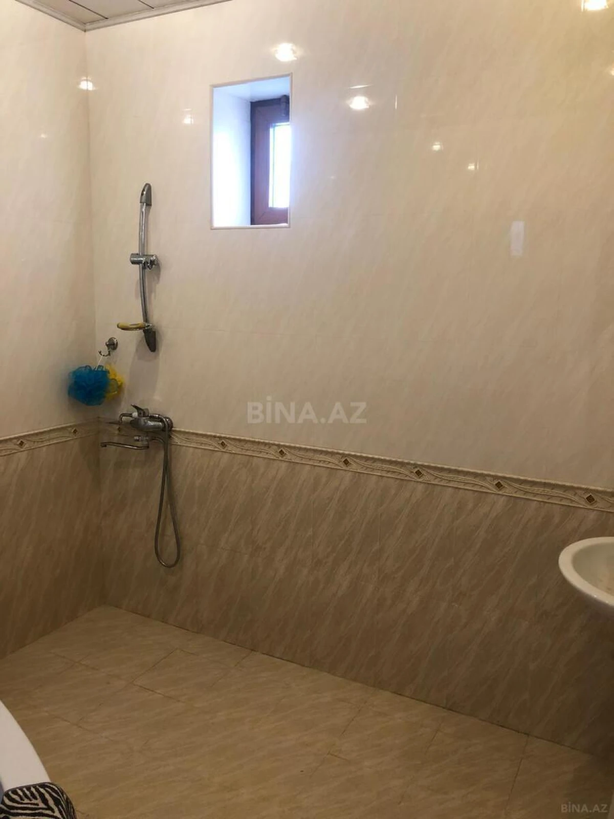 Satılır 7 otaqlı həyət evi 286 m²
