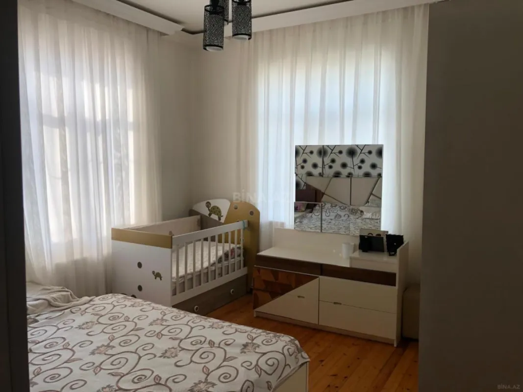 Satılır 7 otaqlı həyət evi 286 m²