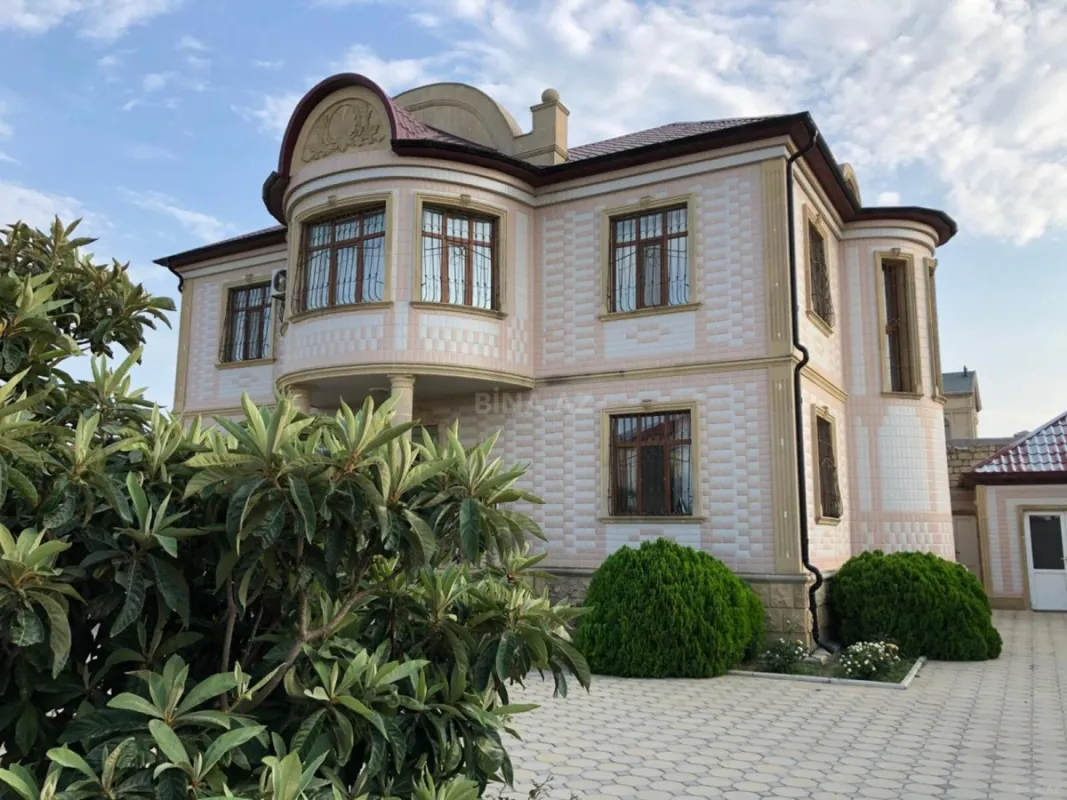 Satılır 7 otaqlı həyət evi 286 m²