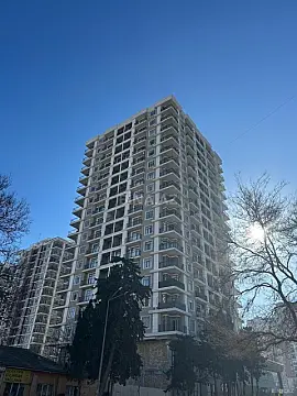 Satılır 4 otaqlı mənzil 185 m²