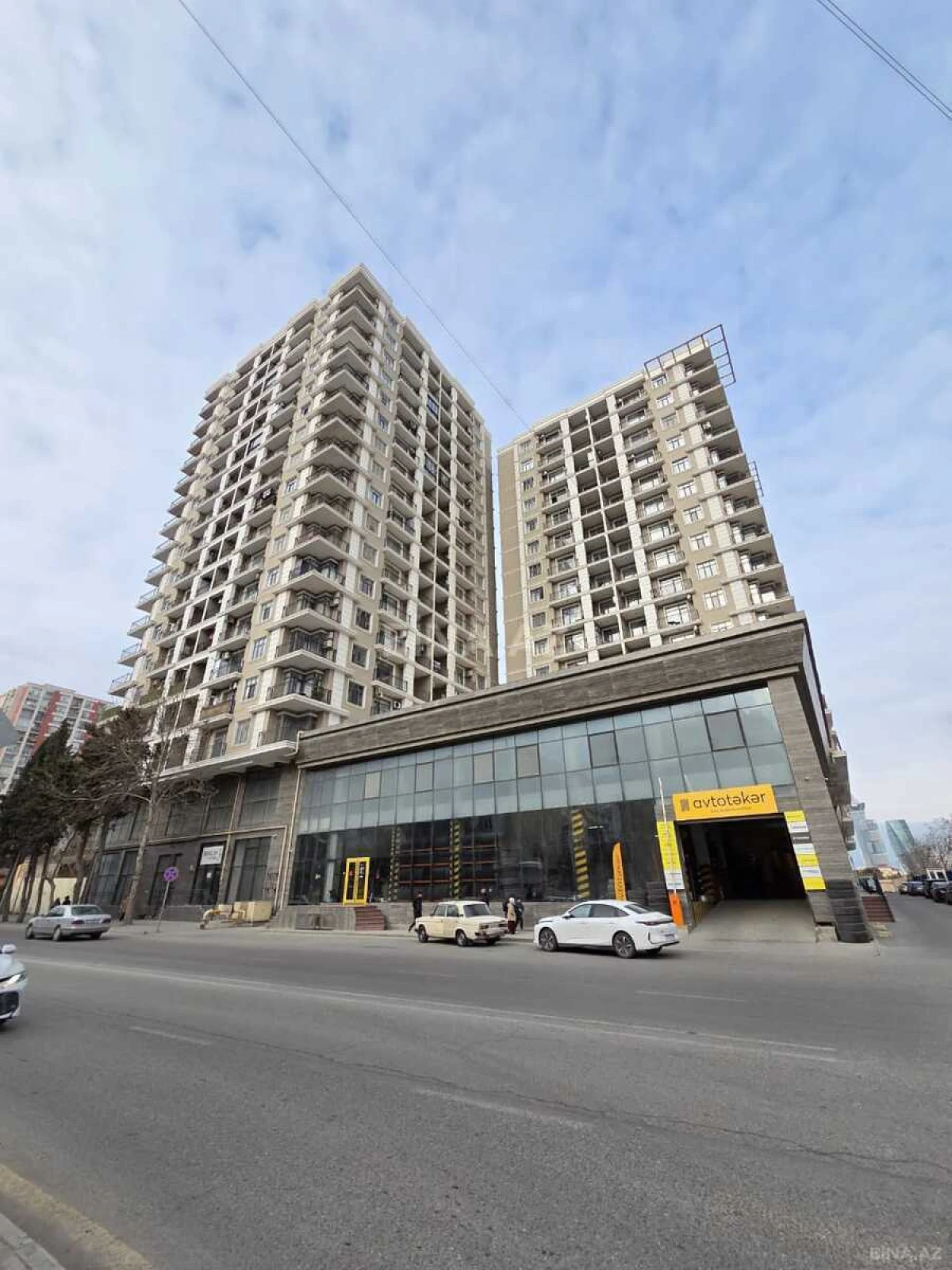 Satılır 4 otaqlı mənzil 185 m²