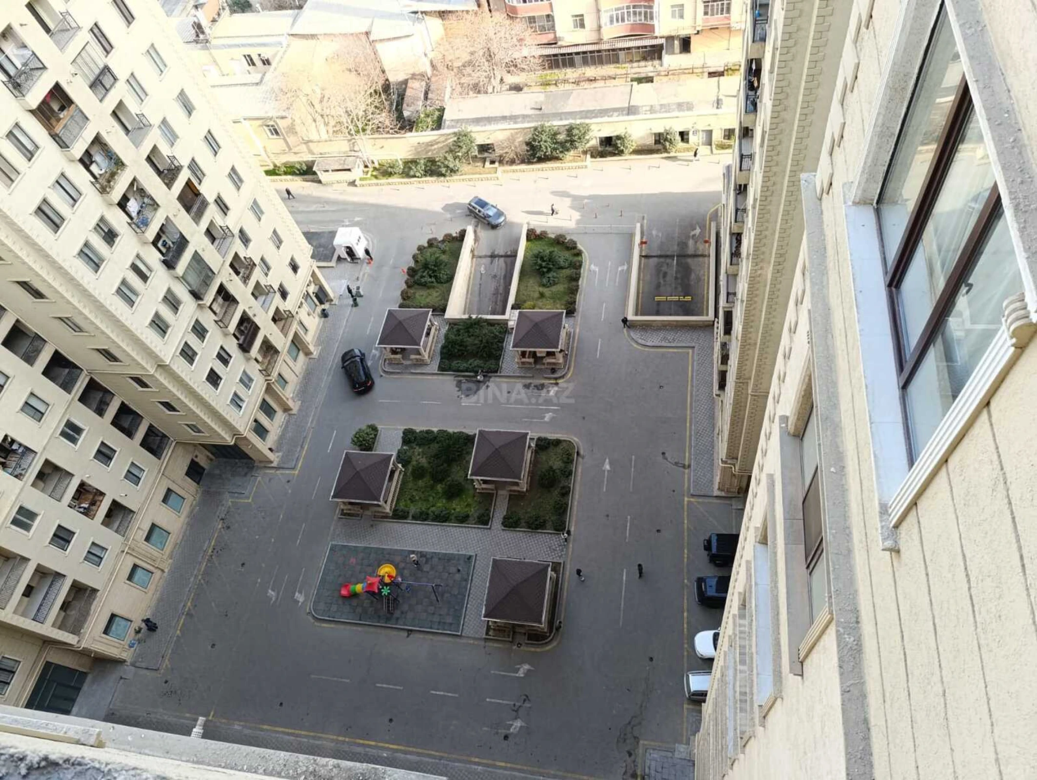 Satılır 4 otaqlı mənzil 117 m²