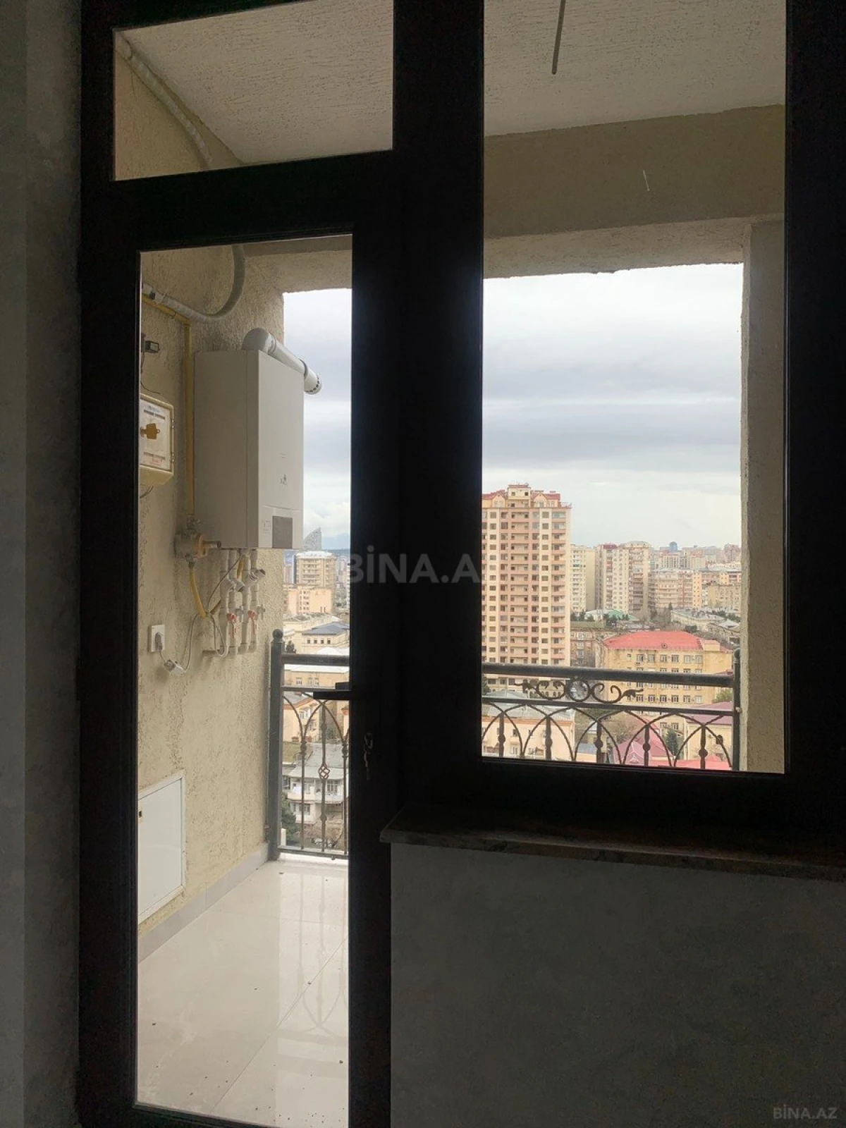 Satılır 4 otaqlı mənzil 117 m²
