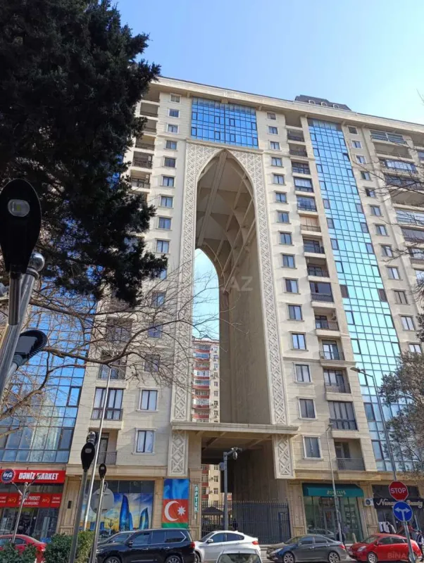 Satılır 4 otaqlı mənzil 117 m²