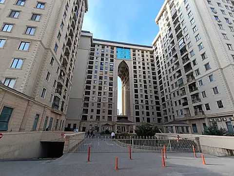 Satılır 4 otaqlı mənzil 117 m²