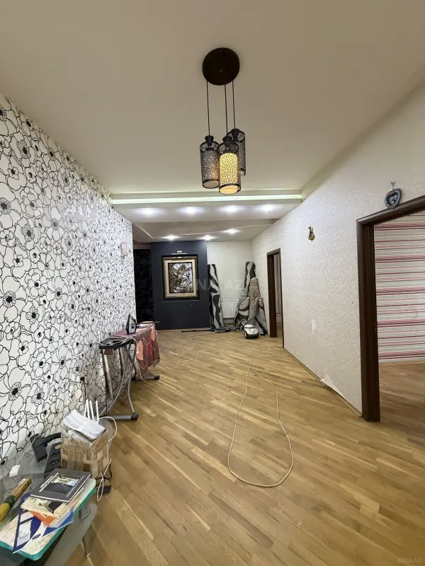 Satılır 4 otaqlı mənzil 180 m²