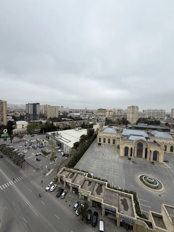 Satılır 4 otaqlı mənzil 180 m²