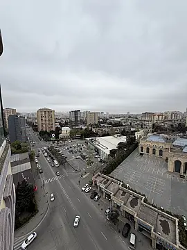 Satılır 4 otaqlı mənzil 180 m² — Bakı 4 otaq 180.00 m²