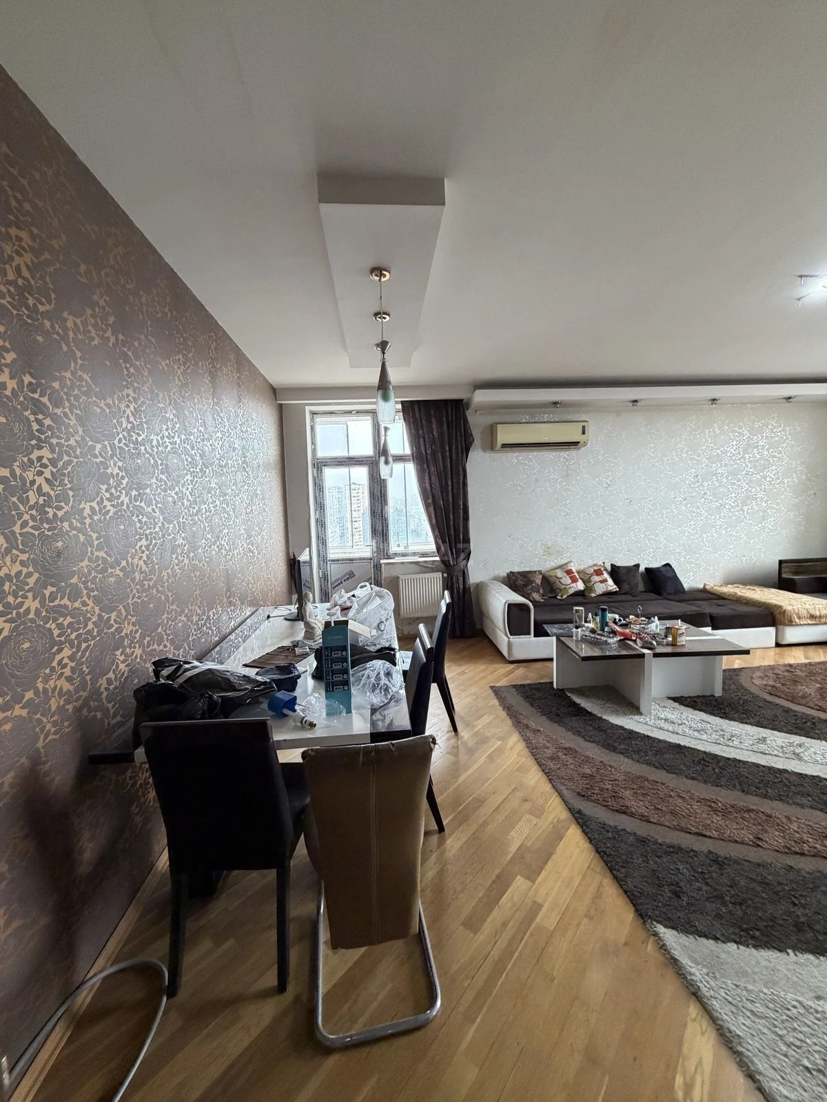 Satılır 4 otaqlı mənzil 180 m²