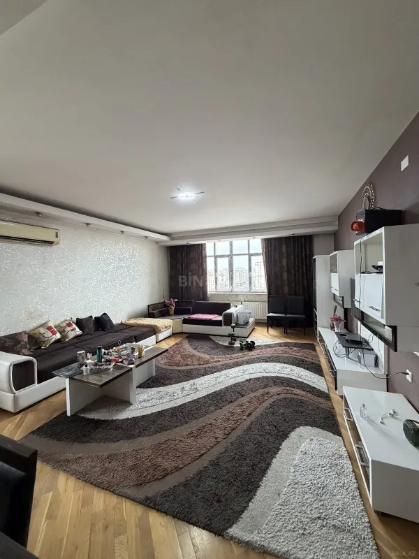 Satılır 4 otaqlı mənzil 180 m²