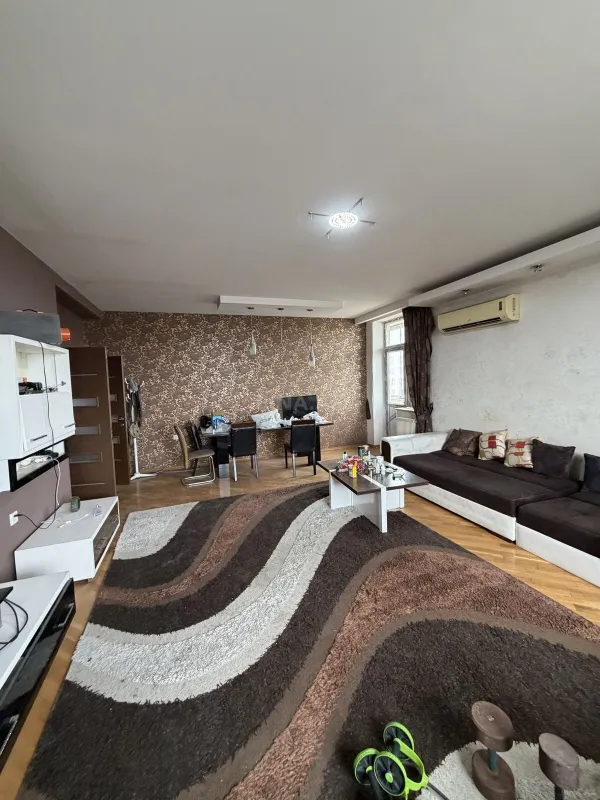 Satılır 4 otaqlı mənzil 180 m²