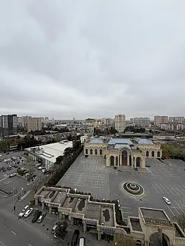 Satılır 4 otaqlı mənzil 180 m²