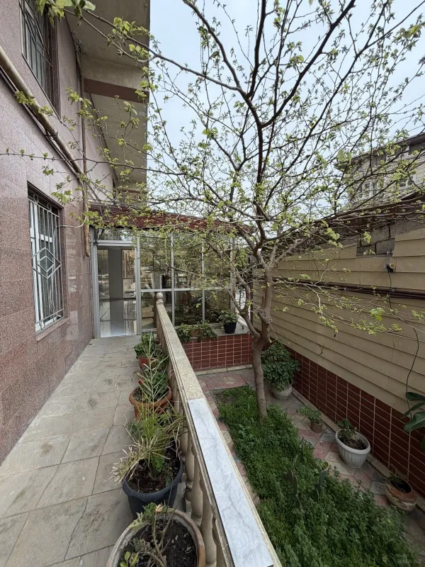 Satılır 4 otaqlı mənzil 180 m²