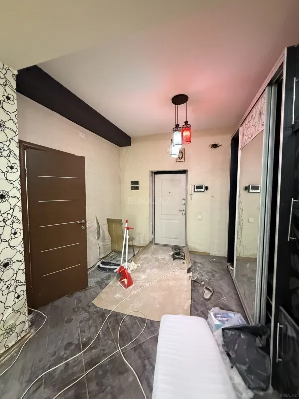 Satılır 4 otaqlı mənzil 180 m²