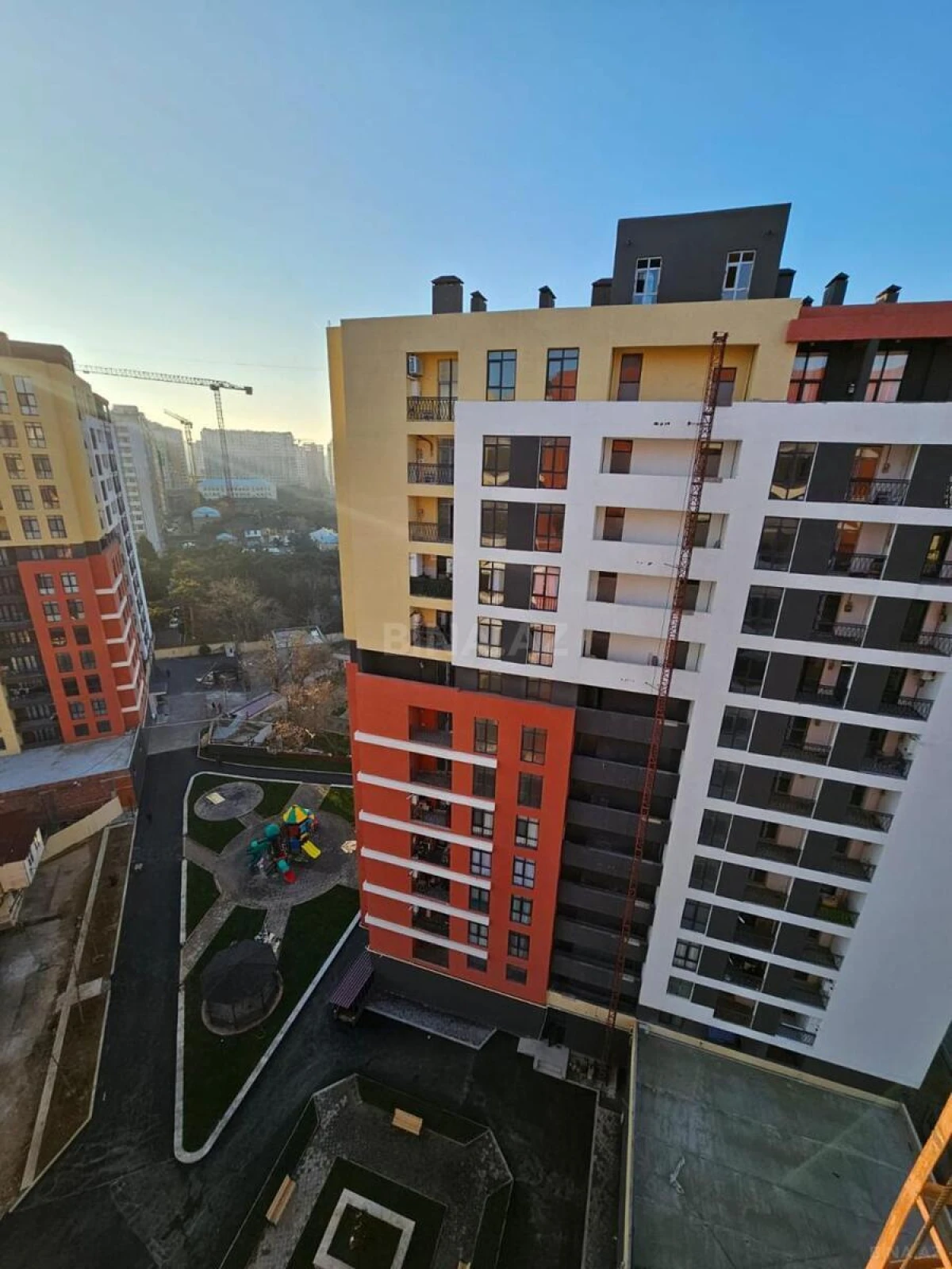 Satılır 3 otaqlı mənzil 113 m²