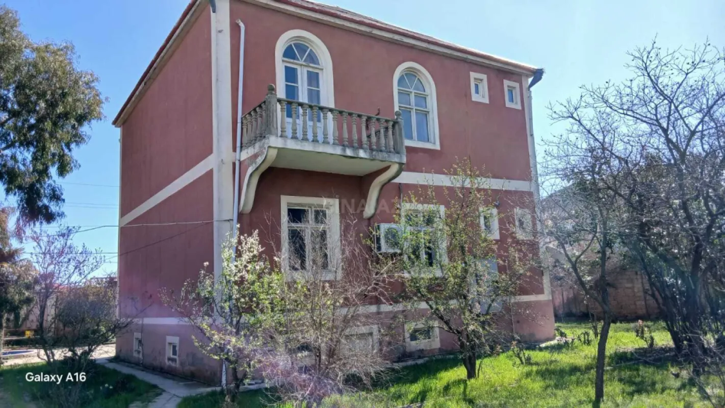 Satılır 7 otaqlı həyət evi 140 m²