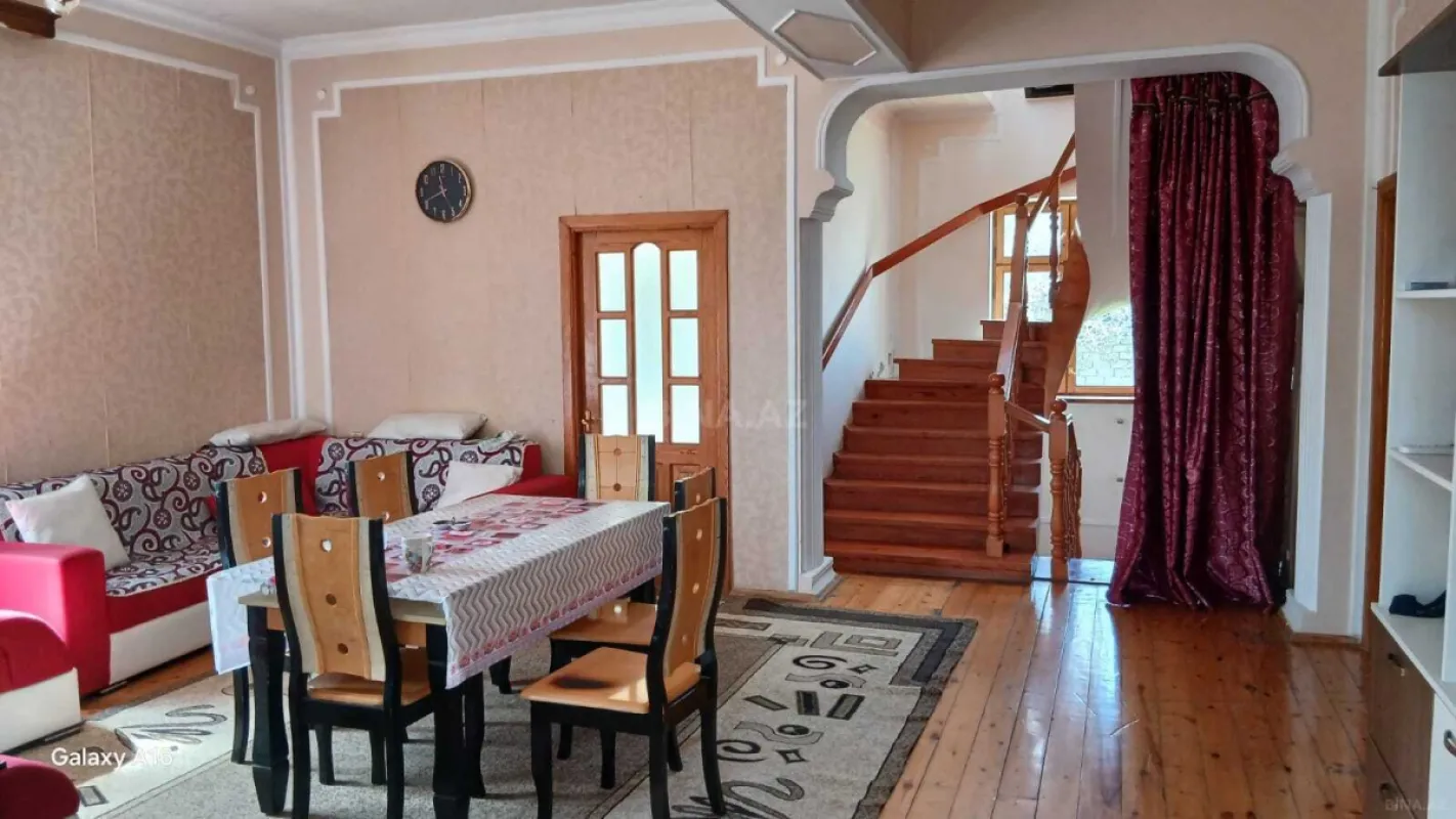 Satılır 7 otaqlı həyət evi 140 m²